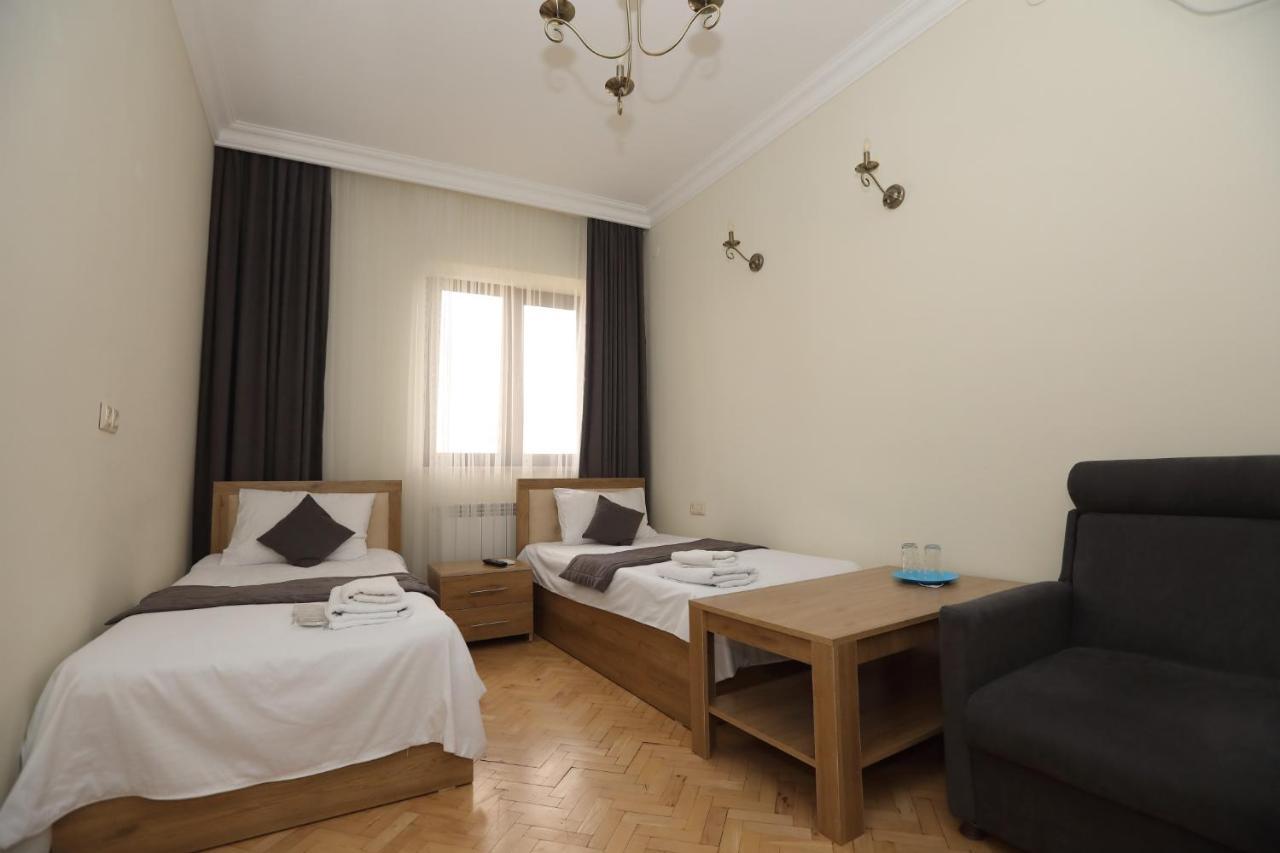 V.Mod Hotel Yerevan Luaran gambar